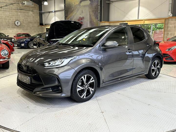 Toyota Yaris 1.5 VVT-h Design E-CVT Euro 6 (s/s) 5dr