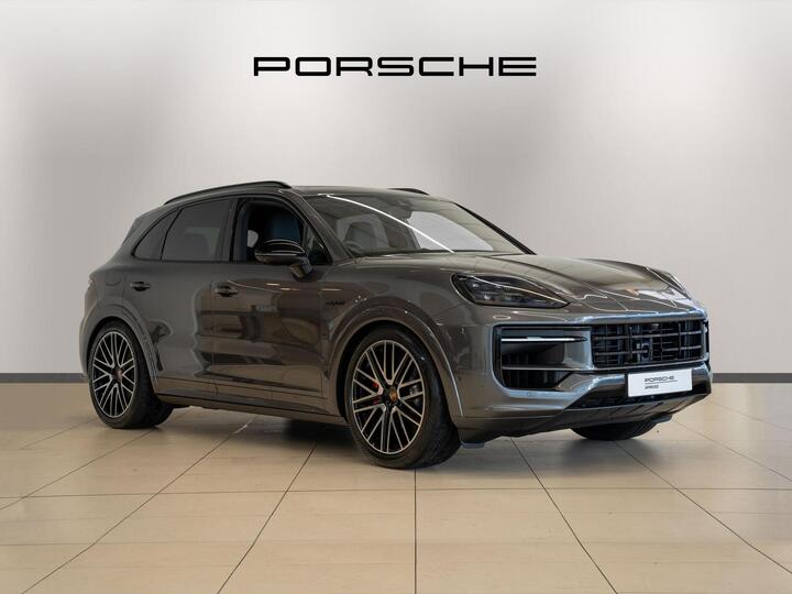 Porsche Cayenne 3.0 V6 E-Hybrid 25.9kWh S Black Edition TiptronicS 4WD Euro 6 (s/s) 5dr