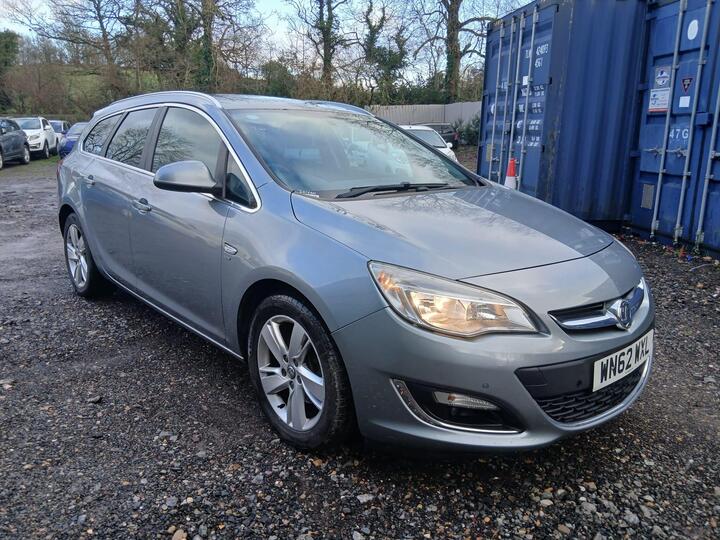 Vauxhall Astra 2.0 CDTi SRi Sports Tourer Euro 5 (s/s) 5dr Vauxhall Astra 2.0 CDTi SRi Sports Tourer Euro 5 (s/s) 5dr