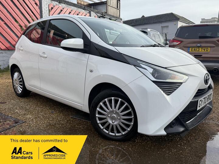 Toyota AYGO 1.0 VVT-i X-play Euro 6 5dr (Safety Sense)
