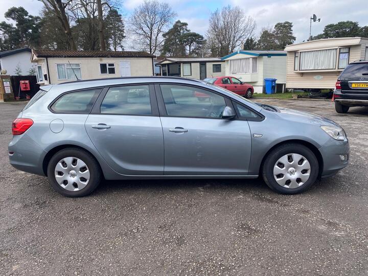 Vauxhall Astra 1.7 CDTi EcoFLEX Exclusiv Sports Tourer Euro 5 (s/s) 5dr
