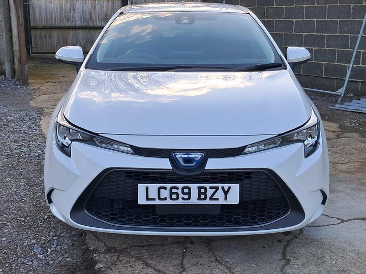 Toyota Corolla 1.8 VVT-h Icon Touring Sports CVT Euro 6 Toyota Corolla 1.8 VVT-h Icon Touring Sports CVT Euro 6