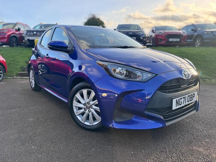 Toyota Yaris 1.5 VVT-h Icon E-CVT Euro 6 (s/s) 5dr Toyota Yaris 1.5 VVT-h Icon E-CVT Euro 6 (s/s) 5dr