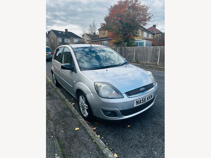 Ford Fiesta 1.6 Ghia 5dr