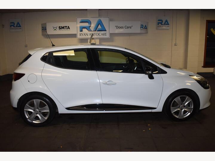 Renault Clio 1.2 16V Dynamique MediaNav Euro 5 5dr Renault Clio 1.2 16V Dynamique MediaNav Euro 5 5dr