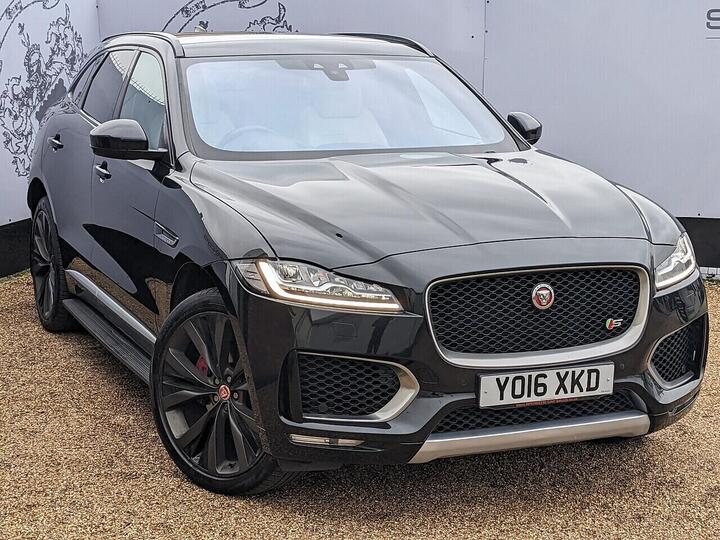 Jaguar F-PACE 3.0 D300 V6 First Edition Auto AWD Euro 6 (s/s) 5dr Jaguar F-PACE 3.0 D300 V6 First Edition Auto AWD Euro 6 (s/s) 5dr