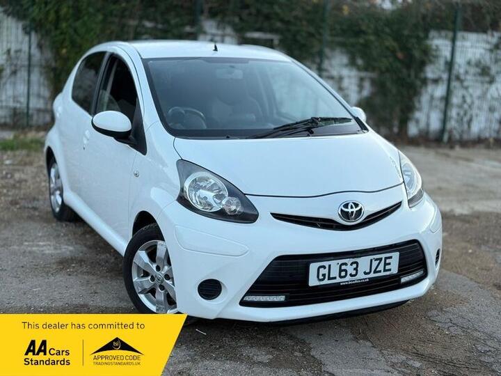 Toyota AYGO 1.0 VVT-i Move Euro 5 5dr Toyota AYGO 1.0 VVT-i Move Euro 5 5dr