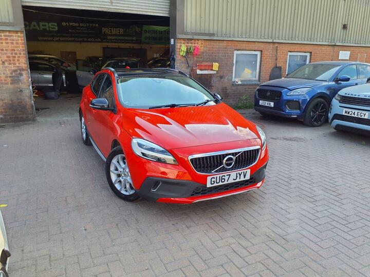 Volvo V40 CROSS COUNTRY 1.5 T3 Pro Auto Euro 6 (s/s) 5dr