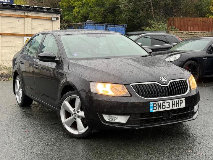 Skoda Octavia 1.6 TDI Elegance Euro 5 (s/s) 5dr Skoda Octavia 1.6 TDI Elegance Euro 5 (s/s) 5dr