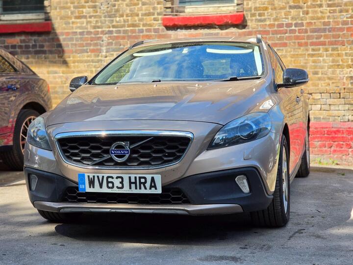 Volvo V40 Cross Country 1.6 D2 Lux Euro 5 (s/s) 5dr Volvo V40 Cross Country 1.6 D2 Lux Euro 5 (s/s) 5dr