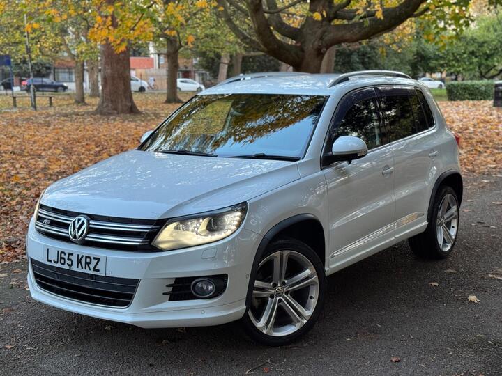 Volkswagen Tiguan 2.0 TSI R-Line DSG 4WD Euro 5 5dr (Nav) Volkswagen Tiguan 2.0 TSI R-Line DSG 4WD Euro 5 5dr (Nav)