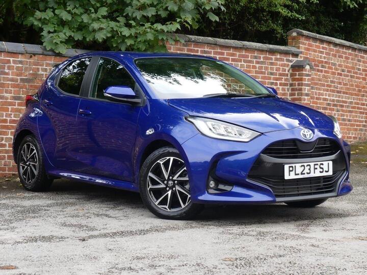 Toyota Yaris 1.5 VVT-h Design E-CVT Euro 6 (s/s) 5dr