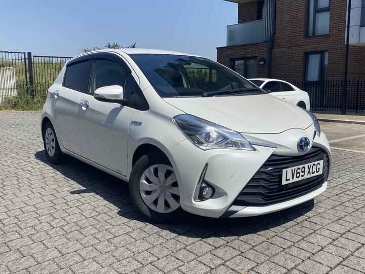 Toyota Yaris 1.5 VVT-h Active Hatchback 5dr Petrol Hybrid E-CVT Euro 6 (s/s) (100 Ps)
