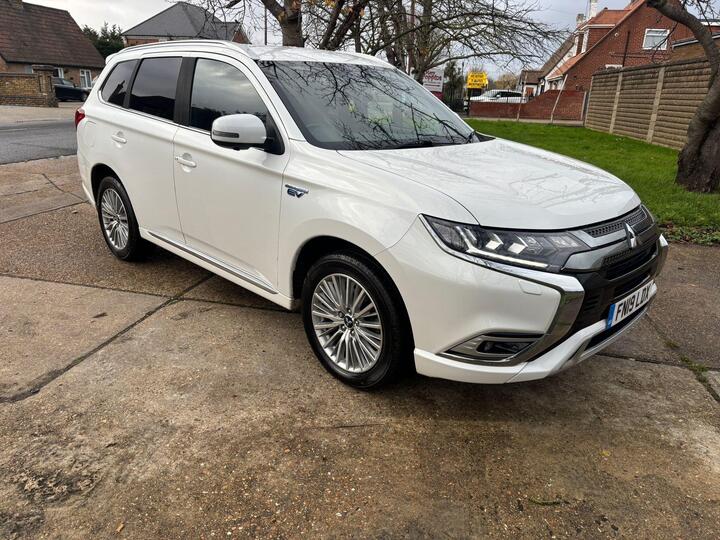 Mitsubishi Outlander 2.4h TwinMotor 13.8kWh 4h CVT 4WD Euro 6 (s/s) 5dr Mitsubishi Outlander 2.4h TwinMotor 13.8kWh 4h CVT 4WD Euro 6 (s/s) 5dr