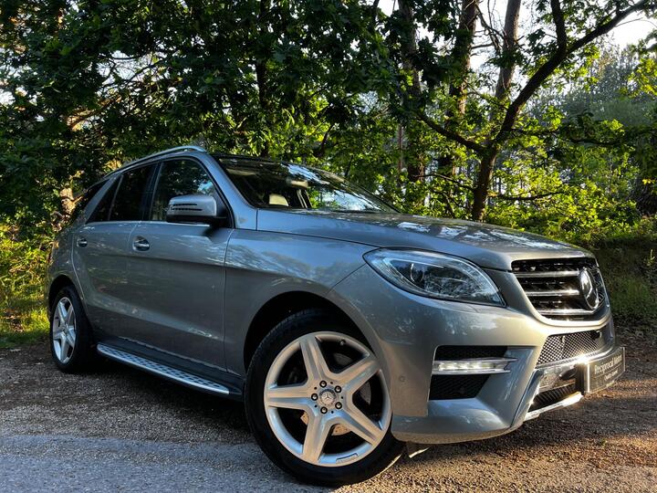Mercedes-Benz M Class 3.0 ML350 V6 BlueTEC AMG Line G-Tronic 4WD Euro 6 (s/s) 5dr Mercedes-Benz M Class 3.0 ML350 V6 BlueTEC AMG Line G-Tronic 4WD Euro 6 (s/s) 5dr