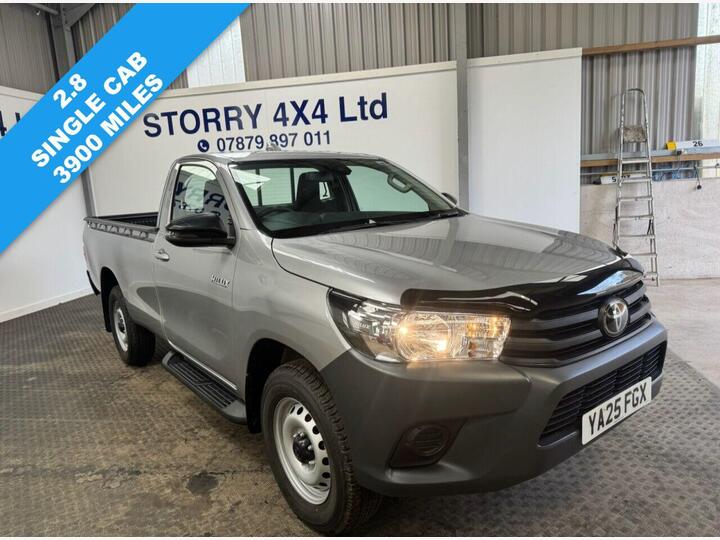 Toyota HI-LUX 2.4 D-4D Active 4WD Euro 6 2dr Toyota HI-LUX 2.4 D-4D Active 4WD Euro 6 2dr