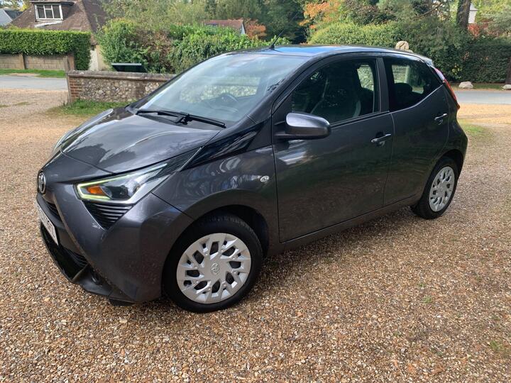 Toyota AYGO 1.0 VVT-i X-play X-shift Euro 6 5dr (Safety Sense)