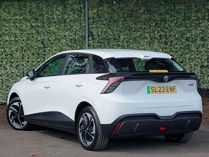 MG MG4 64kWh SE Long Range Auto 5dr