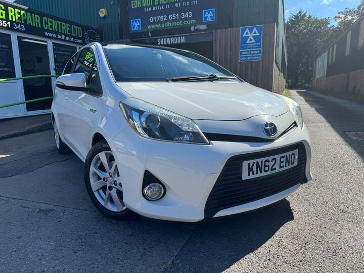 Toyota Yaris 1.5 VVT-h T Spirit CVT Euro 5 5dr