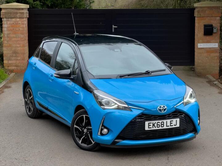 Toyota YARIS 1.5 VVT-h Cyan Bi-Tone E-CVT Euro 6 (s/s) 5dr Toyota YARIS 1.5 VVT-h Cyan Bi-Tone E-CVT Euro 6 (s/s) 5dr
