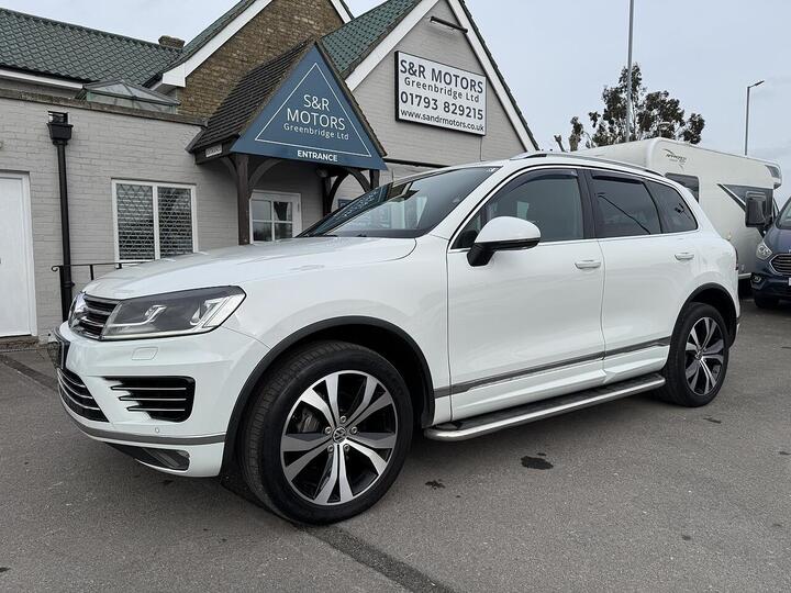 Volkswagen Touareg 3.0 TDI V6 BlueMotion Tech R-Line Tiptronic 4WD Euro 6 (s/s) 5dr Volkswagen Touareg 3.0 TDI V6 BlueMotion Tech R-Line Tiptronic 4WD Euro 6 (s/s) 5dr