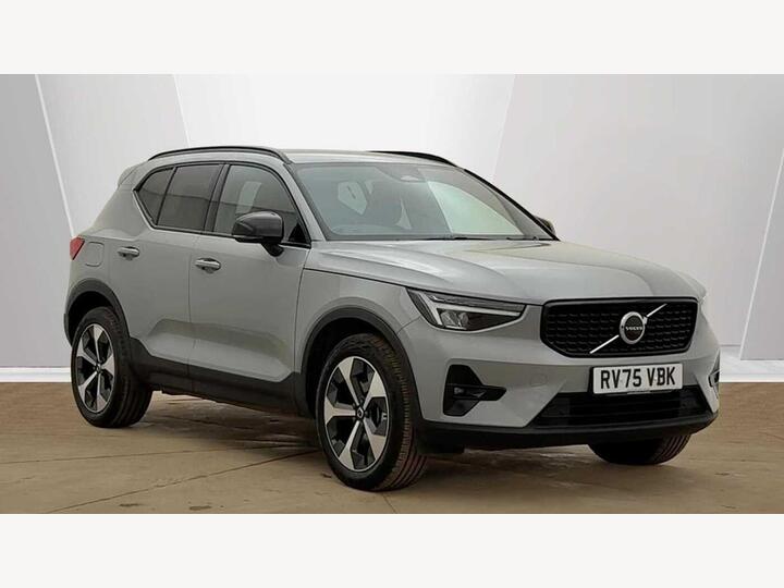 Volvo XC40 2.0 B3 MHEV Plus Dark DCT Auto Euro 6 (s/s) 5dr