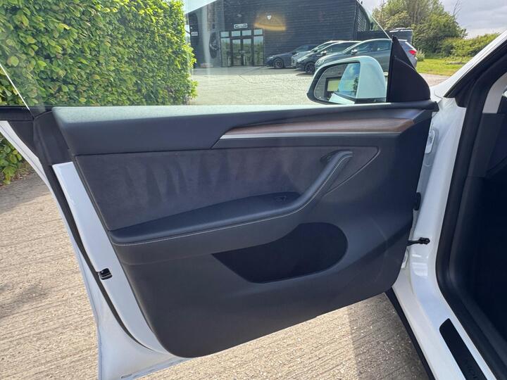 Tesla Model Y Auto RWD 5dr