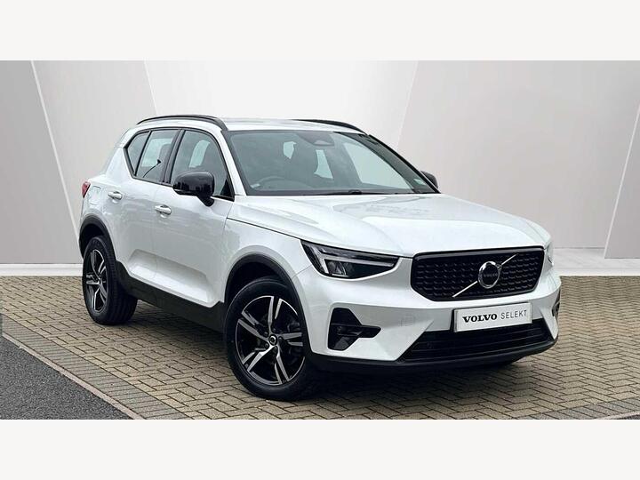 Volvo XC40 2.0 B3 MHEV Plus Dark DCT Auto Euro 6 (s/s) 5dr