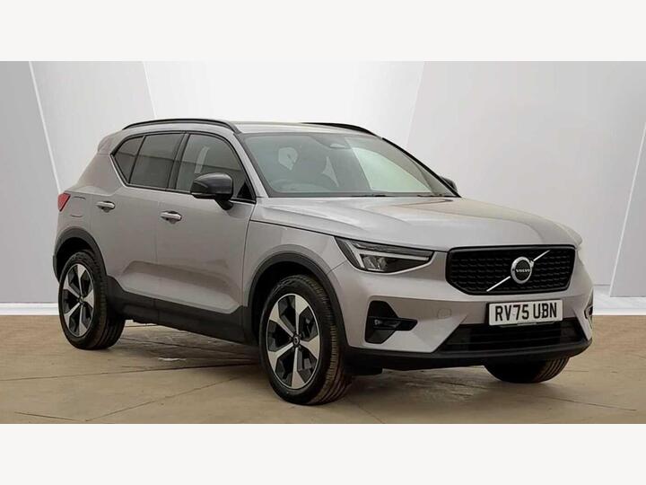 Volvo XC40 2.0 B4 MHEV Plus Dark DCT Auto Euro 6 (s/s) 5dr