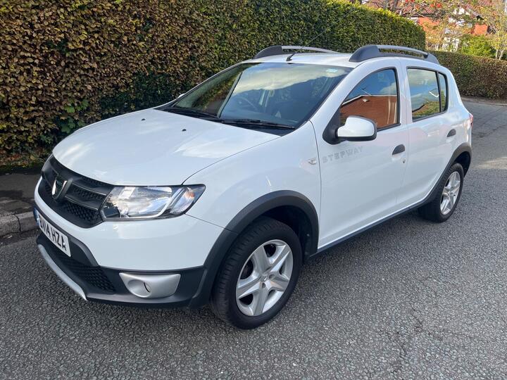 Dacia Sandero Stepway 0.9 TCe Laureate Euro 5 5dr Dacia Sandero Stepway 0.9 TCe Laureate Euro 5 5dr
