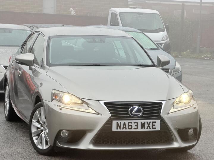 Lexus IS 2.5 300h Luxury E-CVT Euro 5 (s/s) 4dr