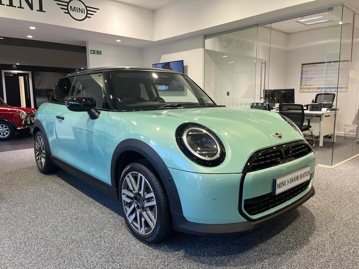 MINI Cooper 1.5C Classic Steptronic Euro 6 (s/s) 3dr