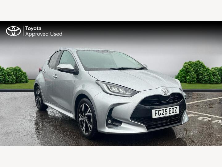 Toyota Yaris 1.5 VVT-h Design E-CVT Euro 6 (s/s) 5dr Toyota Yaris 1.5 VVT-h Design E-CVT Euro 6 (s/s) 5dr