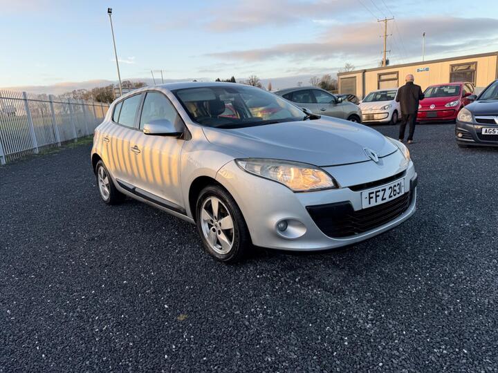 Renault Megane 1.6 16V Dynamique TomTom Euro 5 5dr