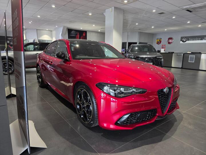 Alfa Romeo Giulia 2.0T Intensa Auto Euro 6 (s/s) 4dr