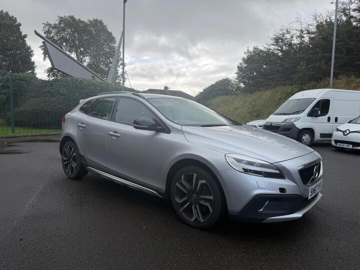 Volvo V40 Cross Country 2.0 T3 Pro Euro 6 (s/s) 5dr