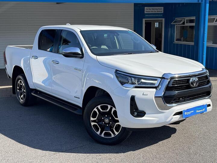 Toyota Hilux 2.4 D-4D Invincible Auto 4WD Euro 6 (s/s) 4dr
