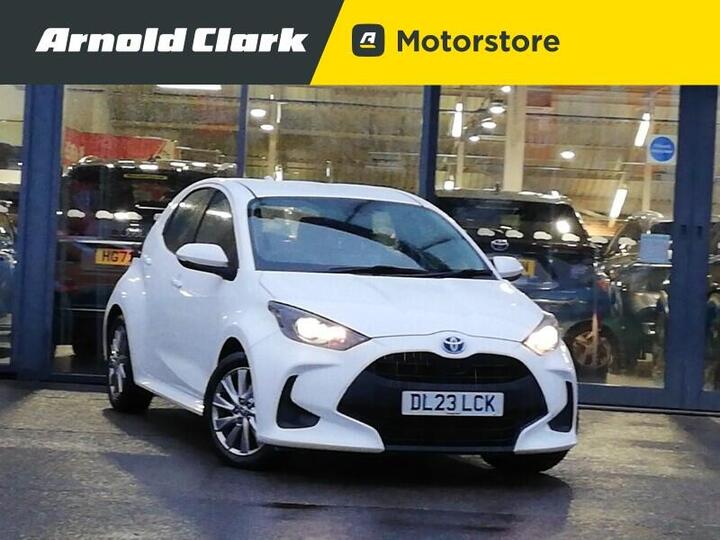 Toyota Yaris 1.5 VVT-h Icon E-CVT Euro 6 (s/s) 5dr Toyota Yaris 1.5 VVT-h Icon E-CVT Euro 6 (s/s) 5dr