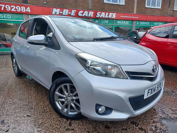 Toyota Yaris 1.33 Dual VVT-i Icon Plus Euro 5 5dr Toyota Yaris 1.33 Dual VVT-i Icon Plus Euro 5 5dr