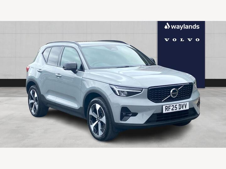 Volvo XC40 2.0 B4 MHEV Plus Dark DCT Auto Euro 6 (s/s) 5dr