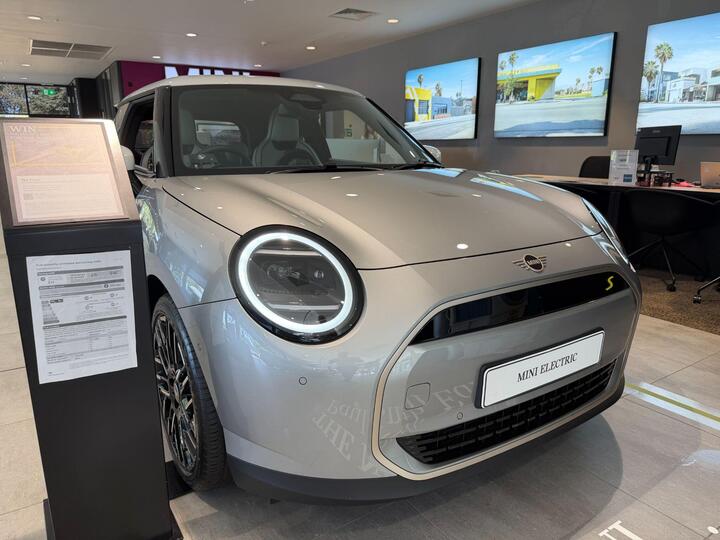 MINI Electric Cooper SE 54.2kWh Exclusive Auto 3dr
