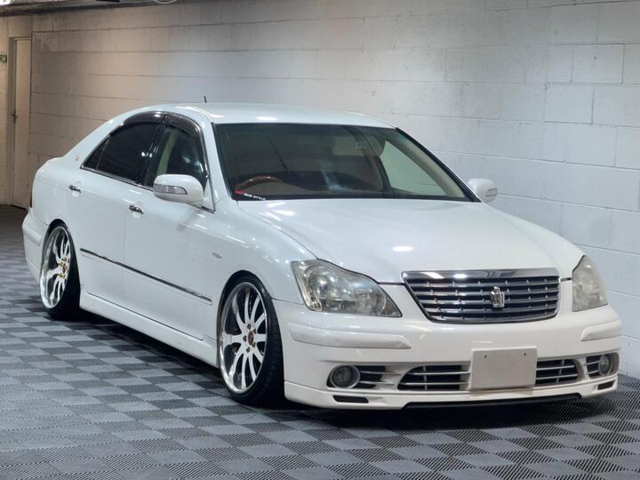 Toyota Crown 3.0 V6 Royal Saloon G JDM VIP STANCED