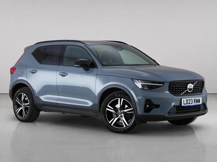 Volvo XC40 2.0 B3 MHEV Plus Dark DCT Auto Euro 6 (s/s) 5dr