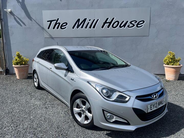 Hyundai I40 1.7 CRDi Blue Drive Style Euro 5 (s/s) 5dr Hyundai I40 1.7 CRDi Blue Drive Style Euro 5 (s/s) 5dr