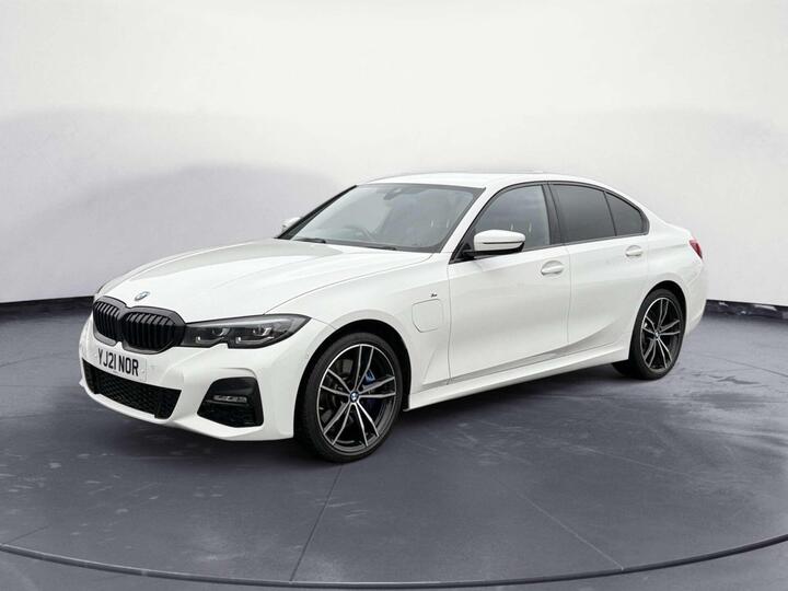 BMW 3 SERIES 2.0 330e 12kWh M Sport Auto Euro 6 (s/s) 4dr BMW 3 SERIES 2.0 330e 12kWh M Sport Auto Euro 6 (s/s) 4dr