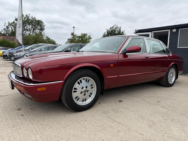 Jaguar XJ 4.0 Sovereign LWB Saloon 4dr