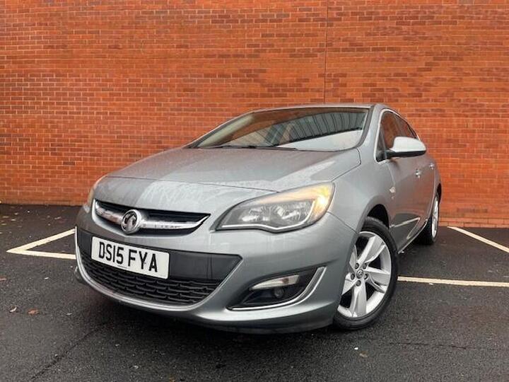 Vauxhall ASTRA 1.6i SRi Euro 6 5dr Vauxhall ASTRA 1.6i SRi Euro 6 5dr