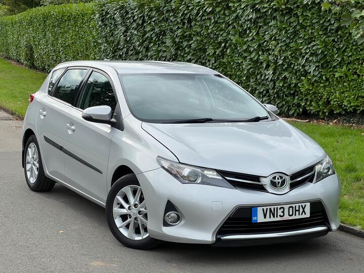 Toyota Auris 1.4 D-4D Icon Euro 5 (s/s) 5dr Toyota Auris 1.4 D-4D Icon Euro 5 (s/s) 5dr
