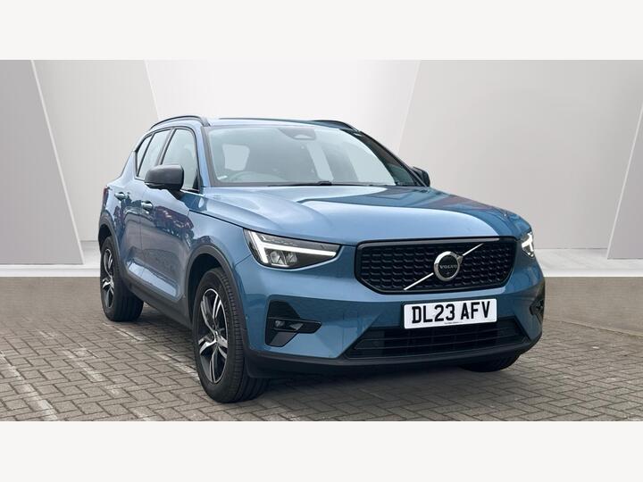 Volvo XC40 2.0 B3 MHEV Plus Dark DCT Auto Euro 6 (s/s) 5dr