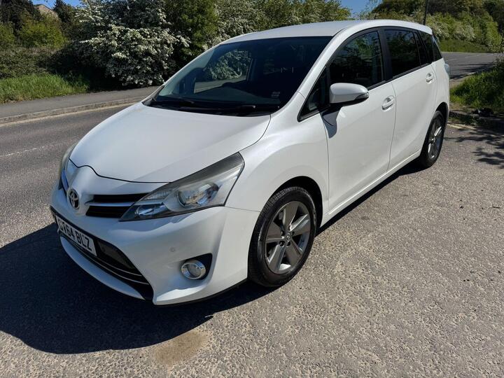 Toyota Verso 1.6 D-4D Trend Euro 5 (s/s) 5dr Toyota Verso 1.6 D-4D Trend Euro 5 (s/s) 5dr